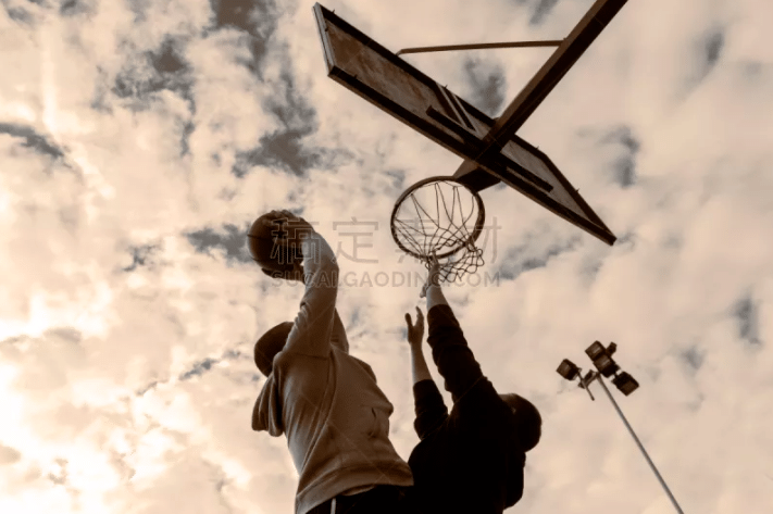 美记：考虑到保罗的职业生涯，快船的做法缺乏尊重